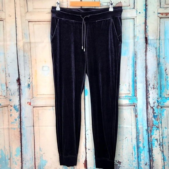 Lululemon | Ready to Crush Joggers in Midnight Blue - Picture 2 of 7